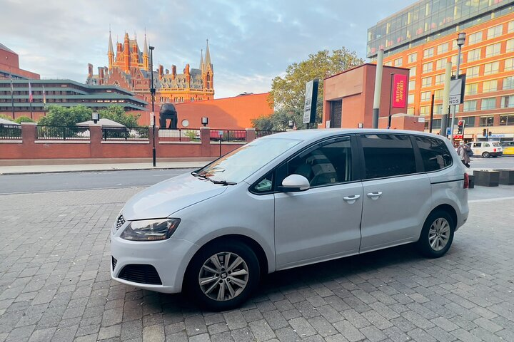 Experience seamless travel between Heathrow and London with professional drivers ensuring comfort. Enjoy the sights of the city as you embark on your journey tailored just for you.